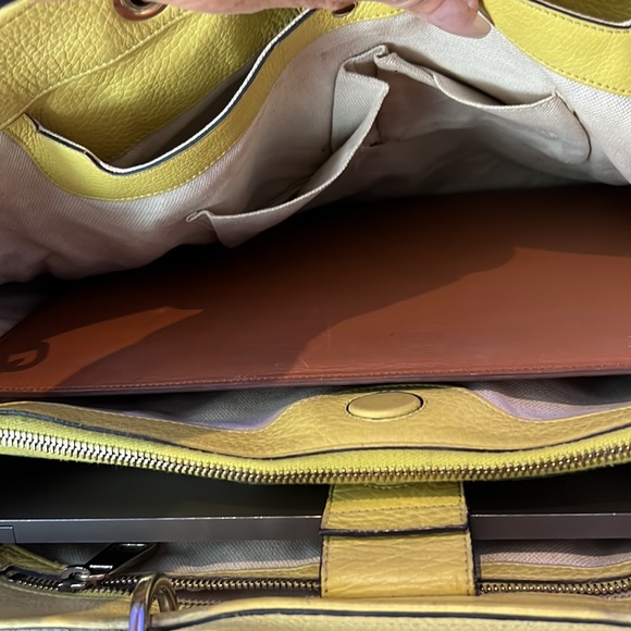 Large Gucci Shopper in great condition17 x 12 x 8 - Picture 9 of 11